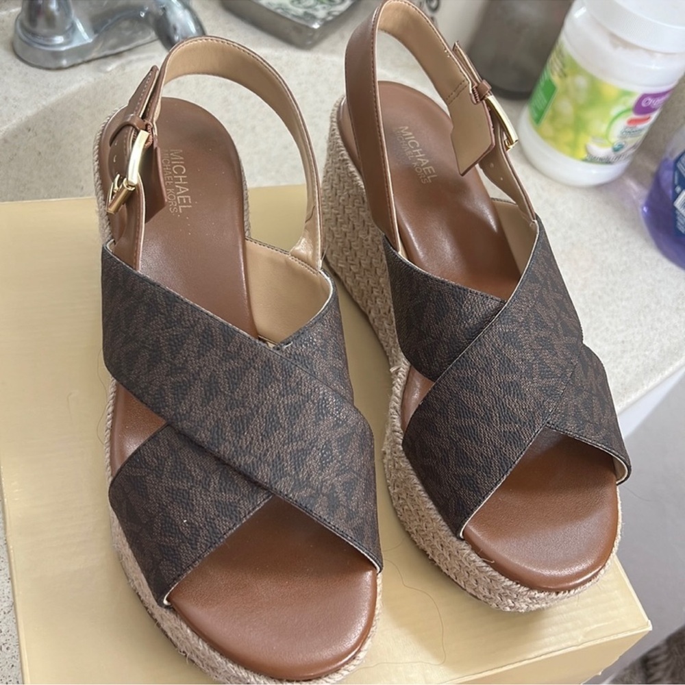ONLY. 68. Michael kors. Used ones - Picture 5 of 5